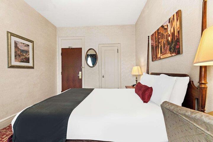 Room 14 of 46