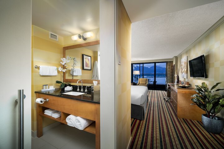 Pinnacle Hotel Harbourfront