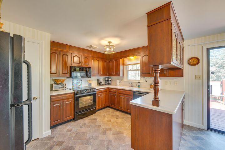Charming Leola Home: 10 Mi to Downtown Lancaster!