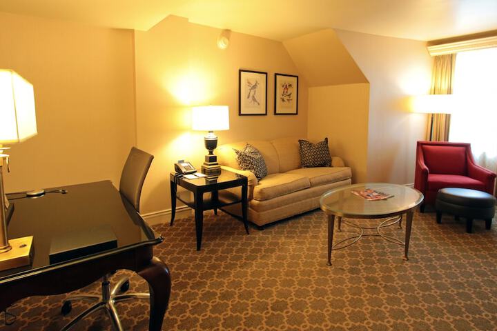 Hotel Roanoke & Conference Center Curio Collection by Hilton