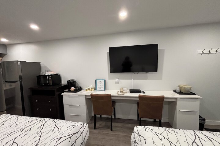 Room 13 of 28