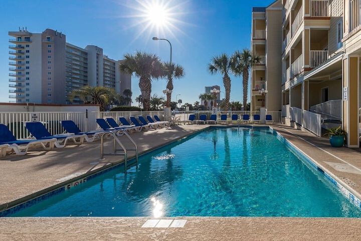 Pool 4 of 33