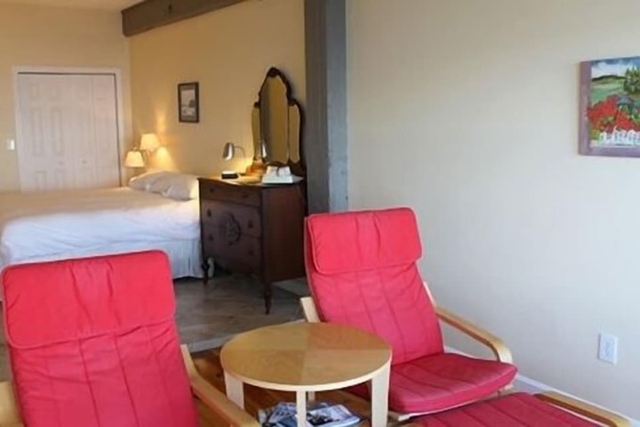 Room 8 of 37