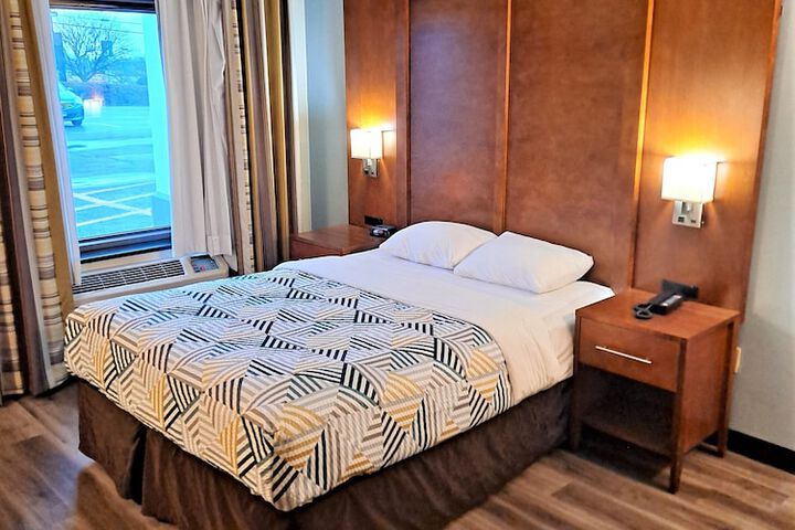 Room 16 of 40