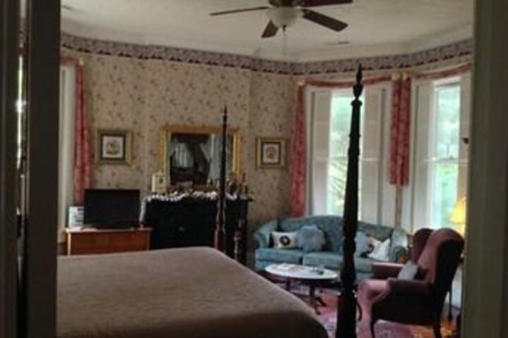 Victorian House Bed & Breakfast