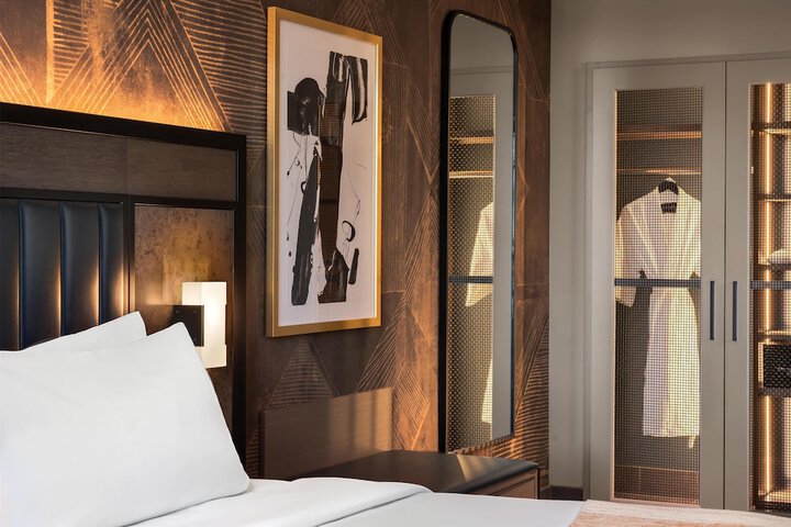 Hotel Avail Rogers Tapestry Collection by Hilton
