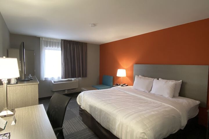 Room 52 of 66