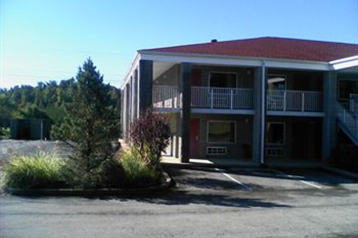 Campton Parkway Inn