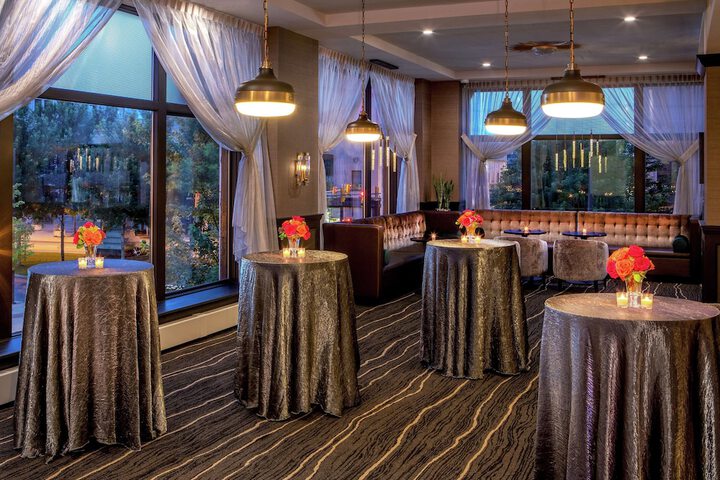 DoubleTree by Hilton Youngstown Downtown