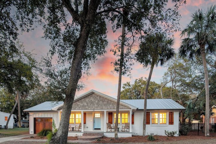 Sawyer by Avantstay Stunning Isle of Palms Home w / Pool!