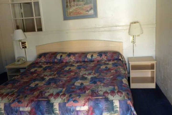 BUDGET MOTEL
