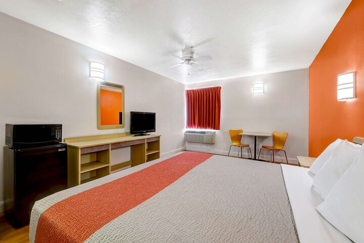 Room 25 of 51