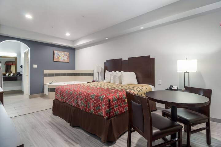 Room 7 of 12