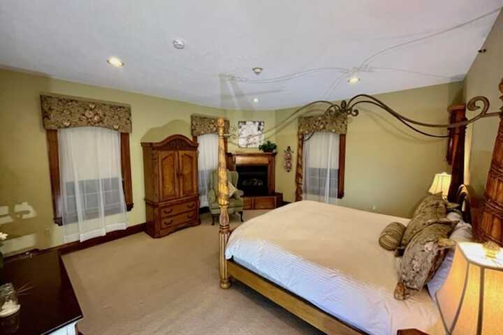 Room 10 of 34