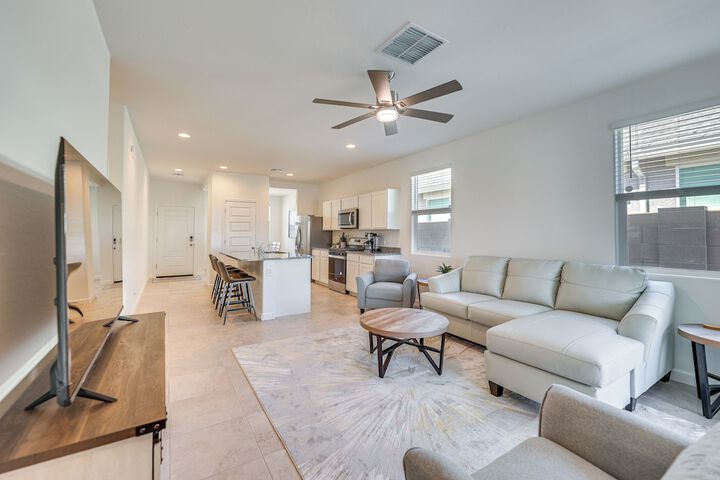 Maricopa Home w / Putting Green & Covered Patio!