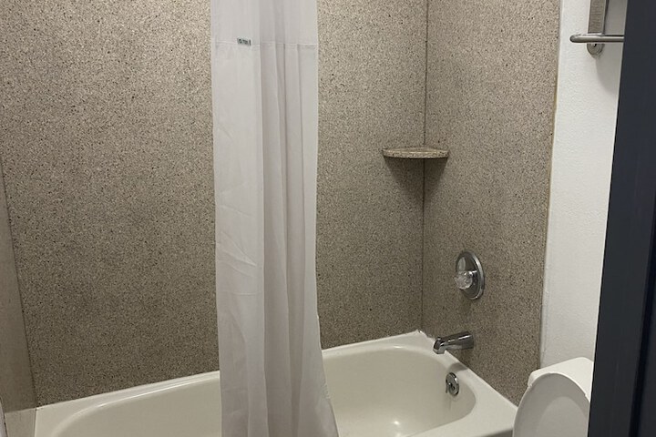 Room 11 of 34
