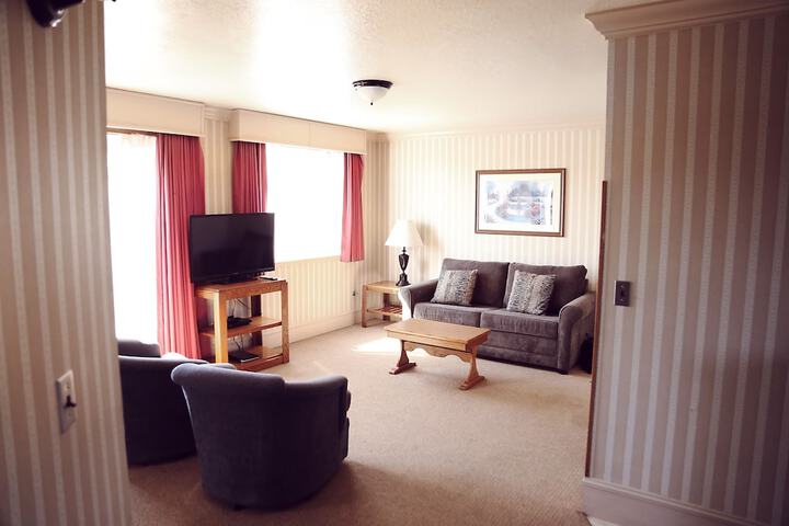 Coachman Inn & Suites