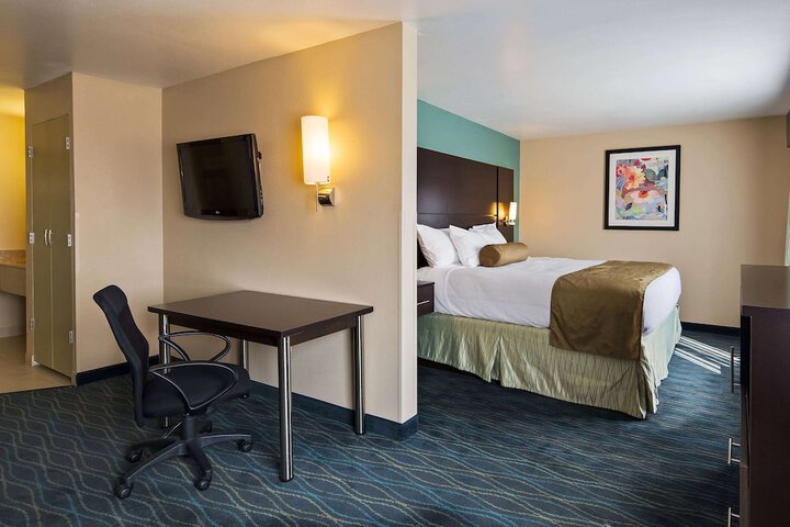 Room 12 of 18