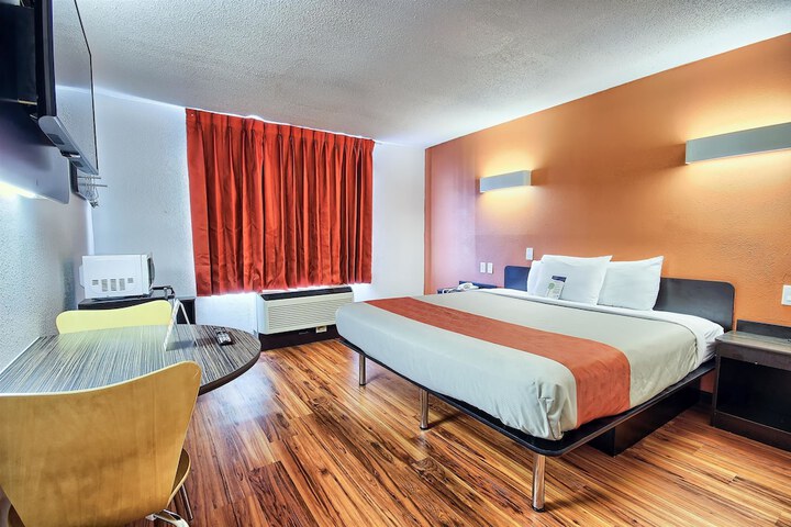 Room 40 of 48
