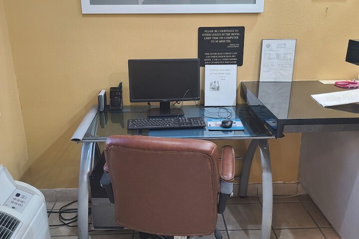 Business Center 24 of 25