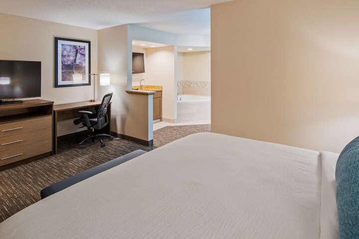 Room 10 of 26