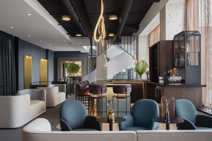 Renaissance Milwaukee West Hotel