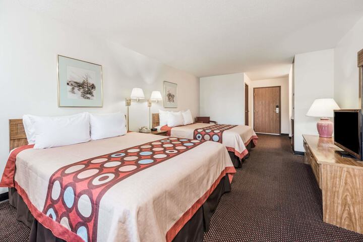 Room 9 of 15