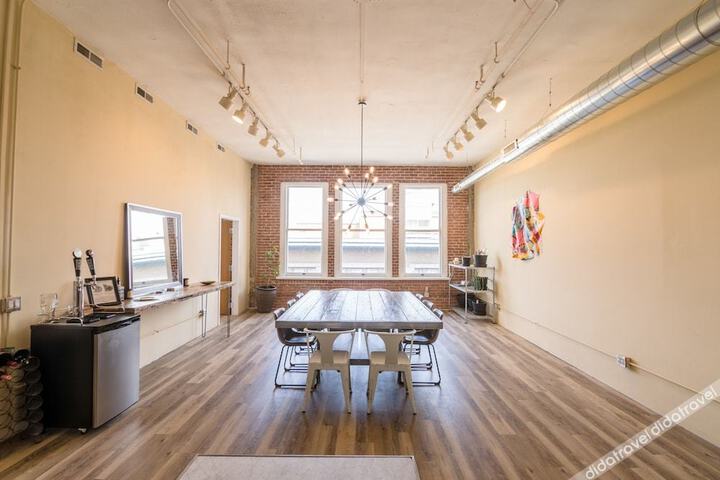 Penthouse Loft in The Heart of Downtown
