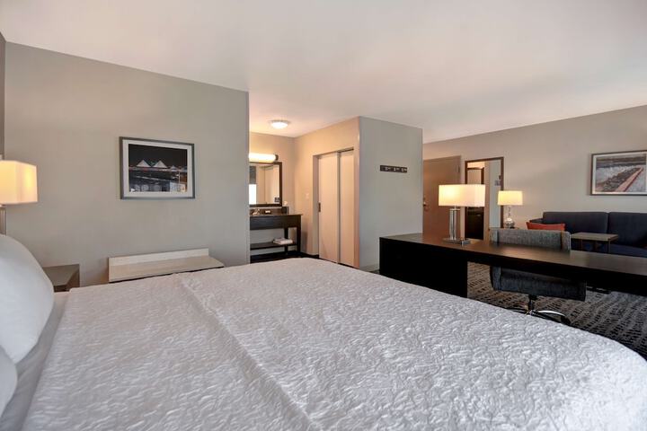 Room 33 of 49