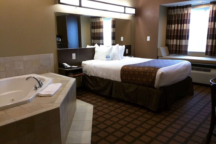Room 16 of 28