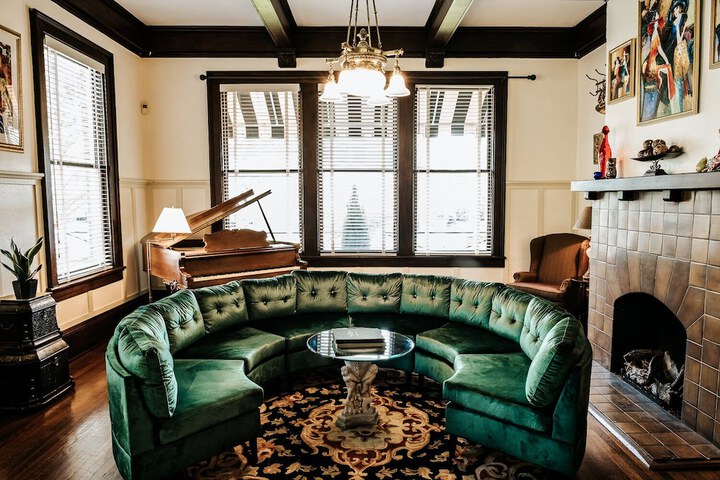 Heritage House Bed & Breakfast - Boutique Adults-Only Inn