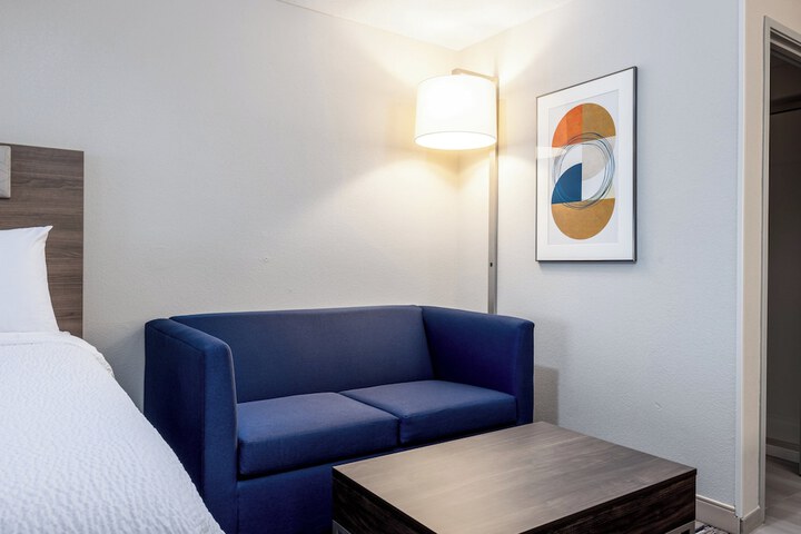 Holiday Inn Express Portland South-Lake Oswego by IHG