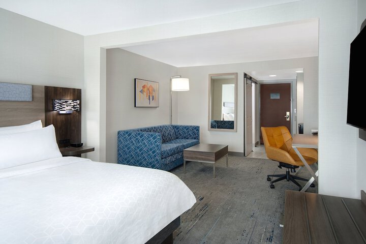 Room 35 of 53