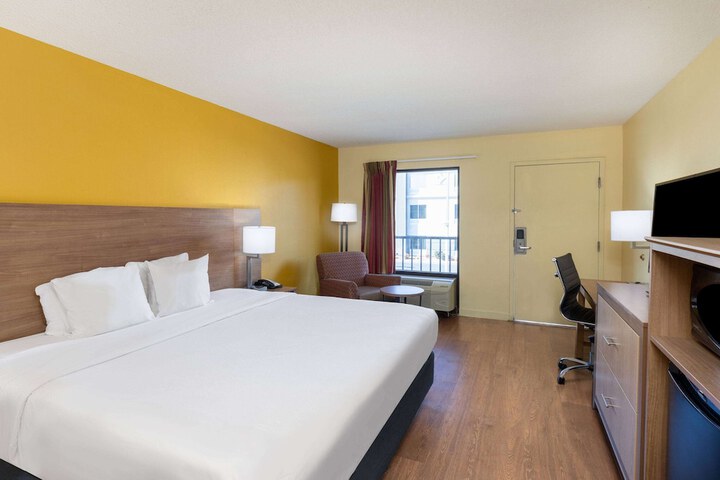 Room 30 of 48