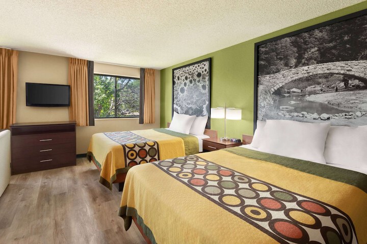 Super 8 by Wyndham Ankeny / Des Moines Area