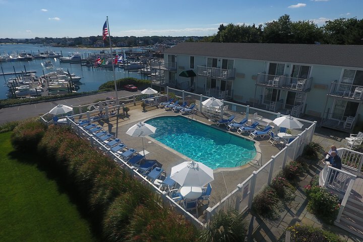 Anchor in Distinctive Waterfront Lodging