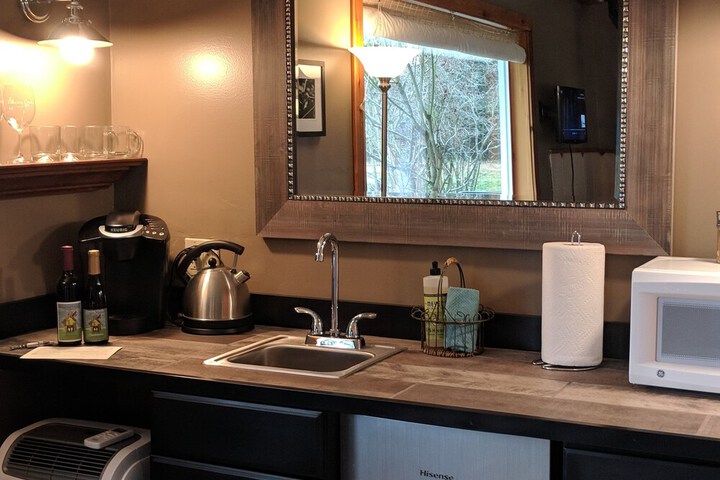 The Bluff on Whidbey B & B