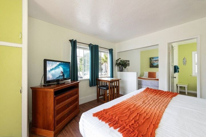 Room 5 of 18