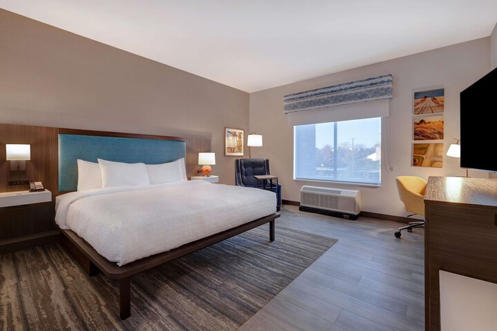 Room 32 of 47