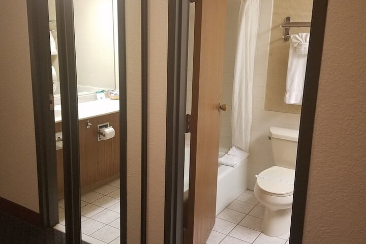 Room 20 of 33