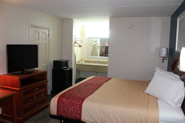 Room 10 of 22