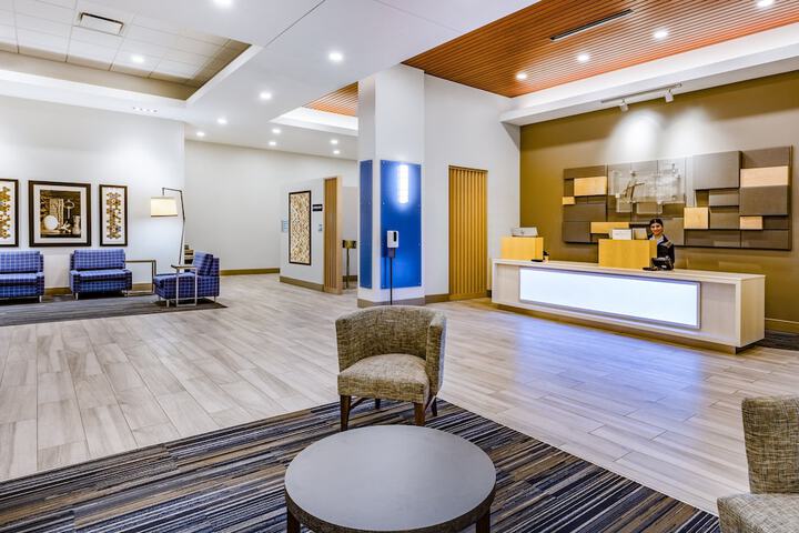 Holiday Inn Express & Suites Lincoln Downtown by IHG