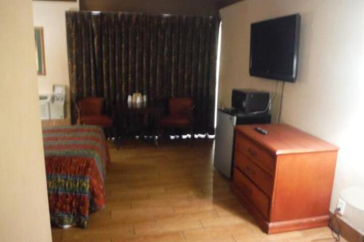 Room 7 of 8