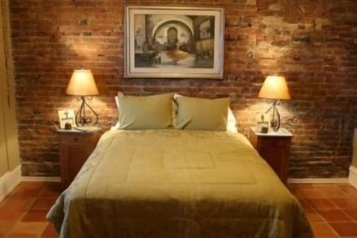 Room 9 of 34