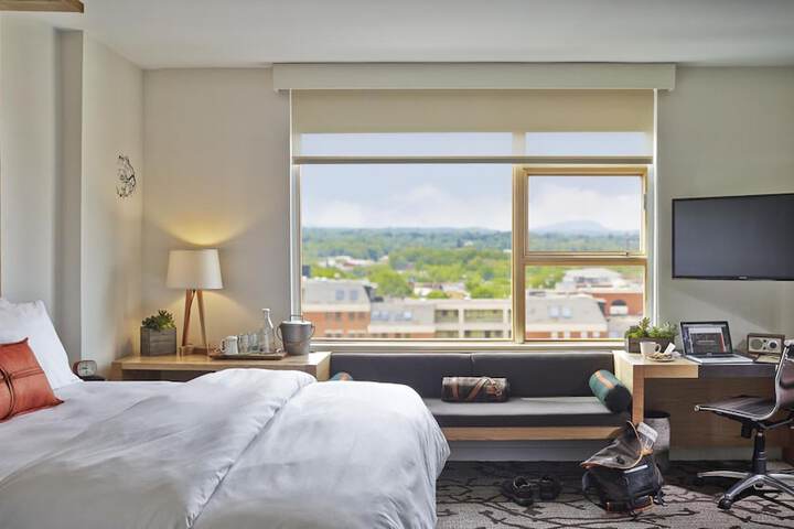 Room 25 of 66
