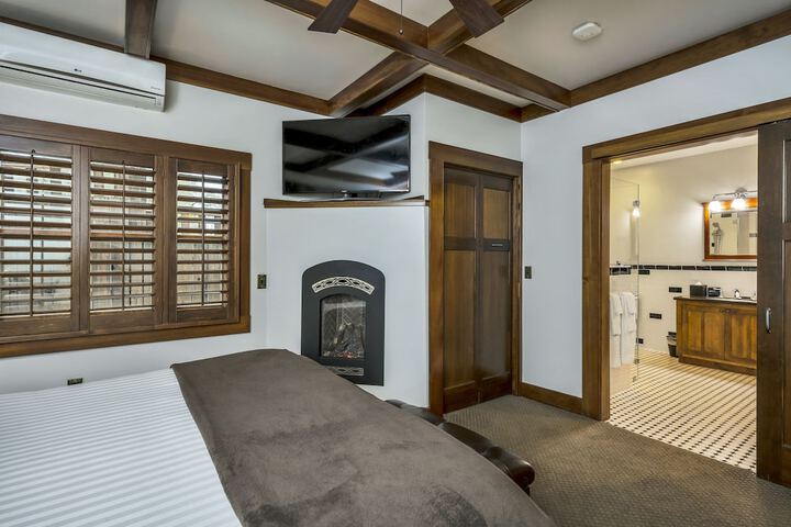 Room 38 of 153