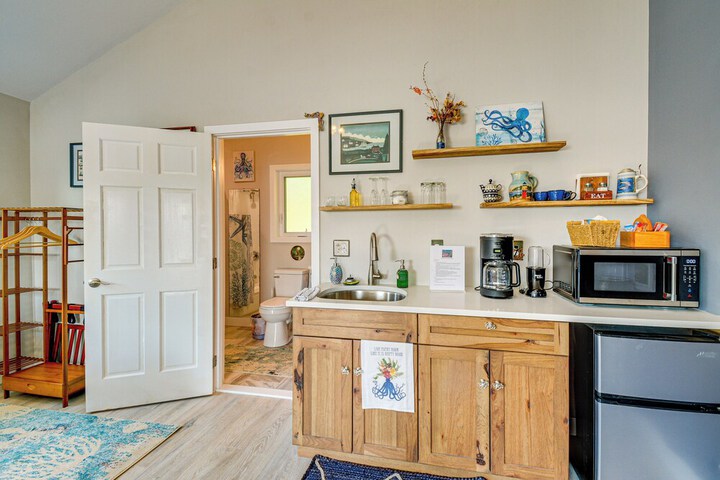 Bremerton Studio w / Bay View: Beach Access!