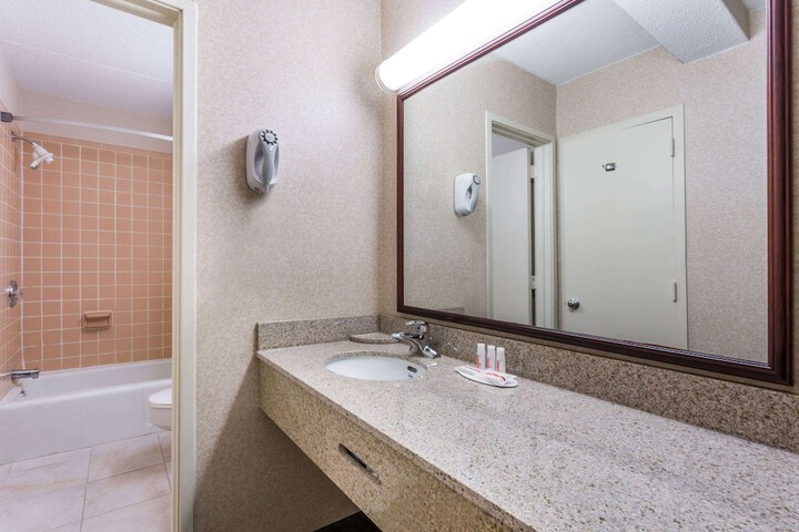 Room 17 of 26