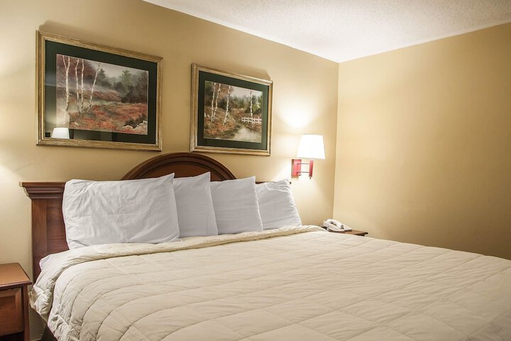 Econo Lodge Newton