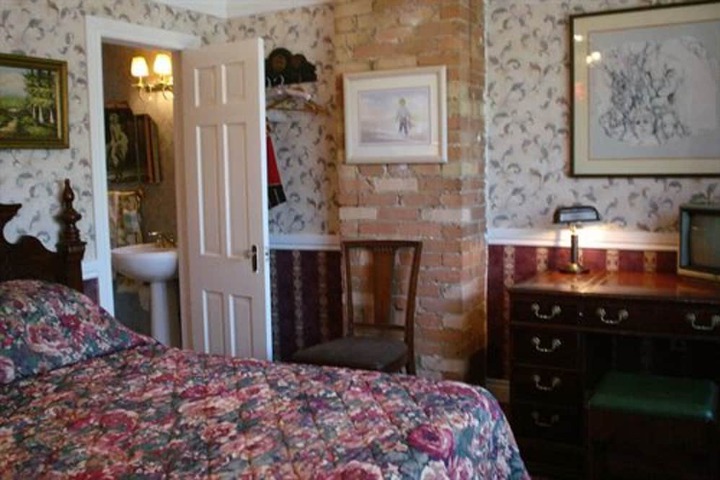 Room 16 of 44